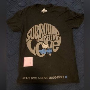 Graphic Tee Woodstock Surround Yourself with Love Woodstock size Medium